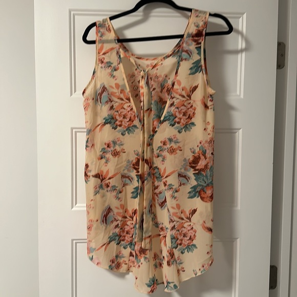 Tops - Picture 2 of 3